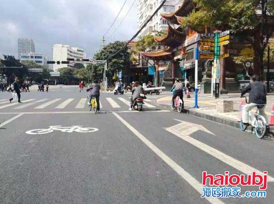 昆明人民中路非機(jī)動(dòng)車道調(diào)換了位置.jpg